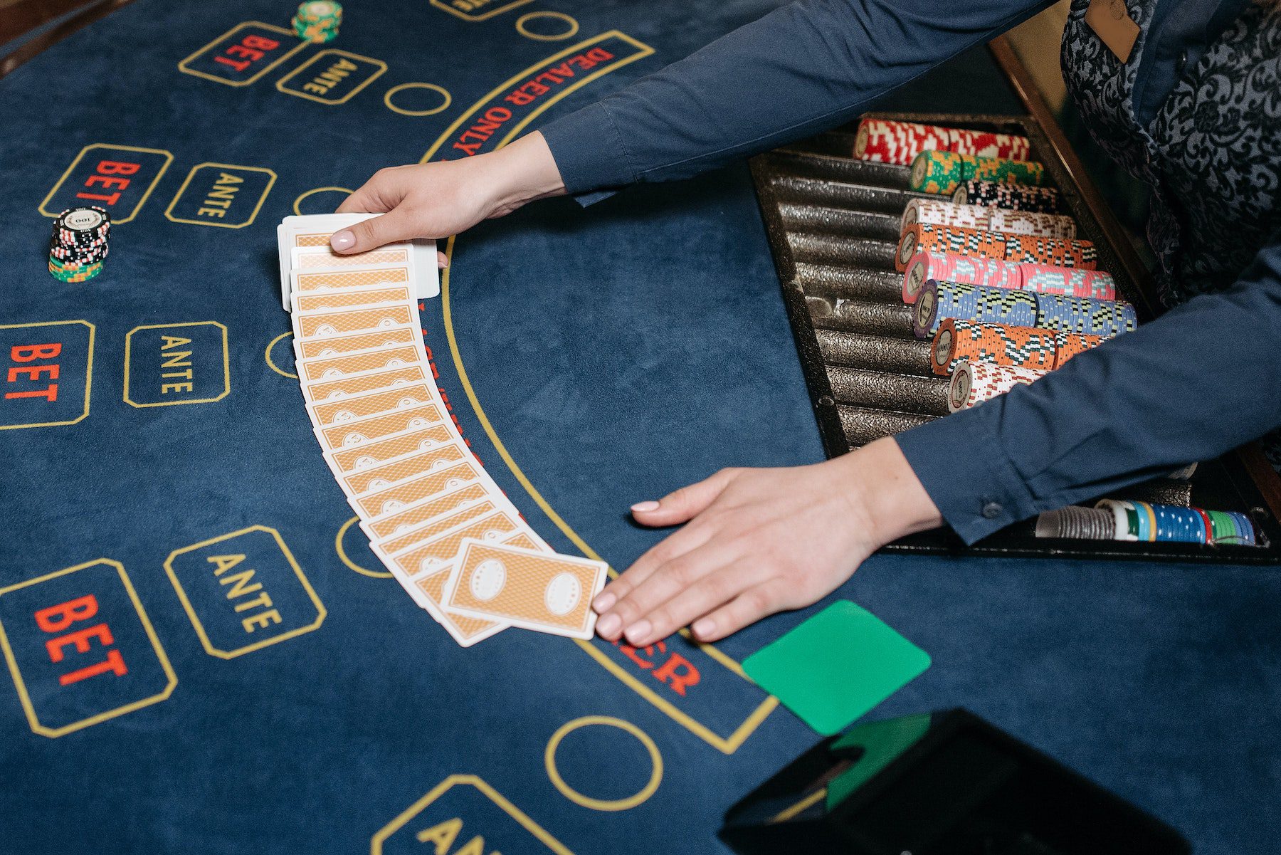Casino : Cara Bermain Baccarat dan Peraturan nya